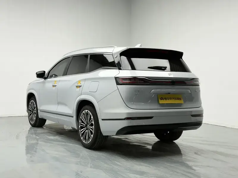 2025 JETOUR Shanhai L9 с пробегом 5 700 км