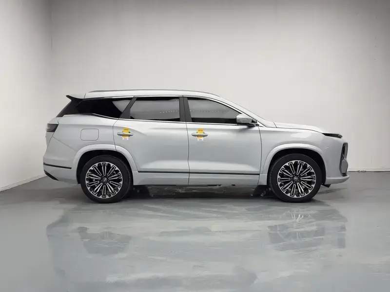 2025 JETOUR Shanhai L9 с пробегом 5 700 км