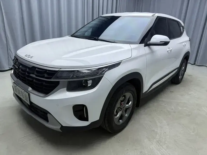 2023 Kia Seltos с пробегом 15 000 км