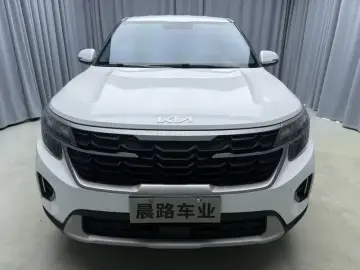 2023 Kia Seltos с пробегом 15 000 км