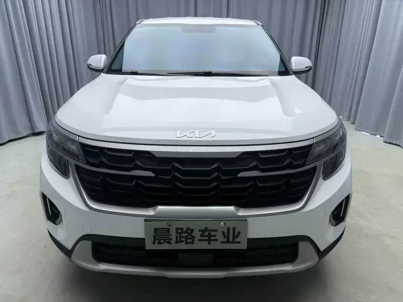 2023 Kia Seltos с пробегом 15 000 км
