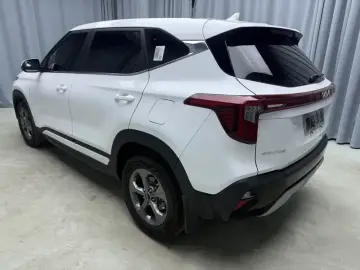 2023 Kia Seltos с пробегом 15 000 км