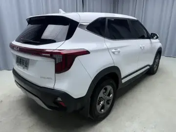 2023 Kia Seltos с пробегом 15 000 км