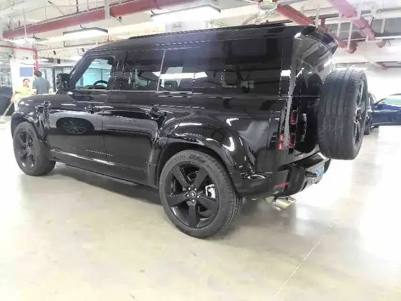 2025 Land Rover Defender с пробегом 25 000 км