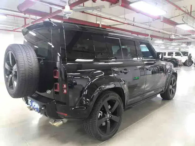 2025 Land Rover Defender с пробегом 25 000 км