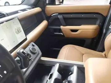 2025 Land Rover Defender с пробегом 25 000 км