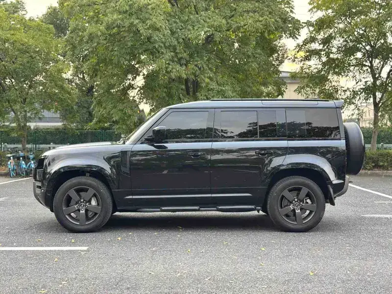 2025 Land Rover Defender с пробегом 13 000 км