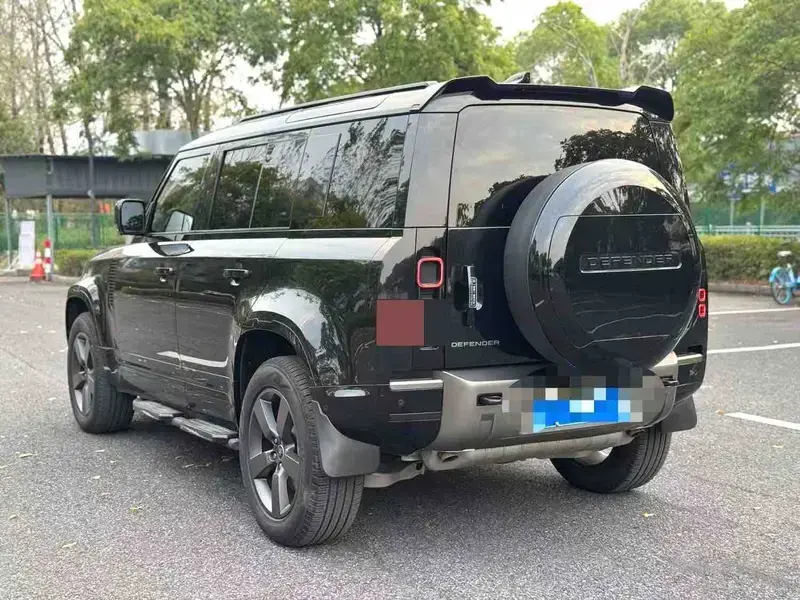 2025 Land Rover Defender с пробегом 13 000 км