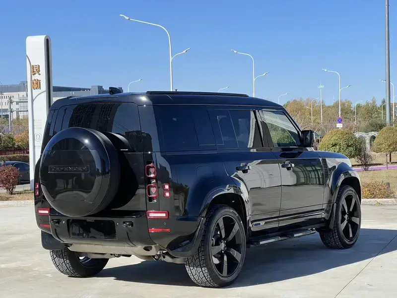 2025 Land Rover Defender с пробегом 21 000 км