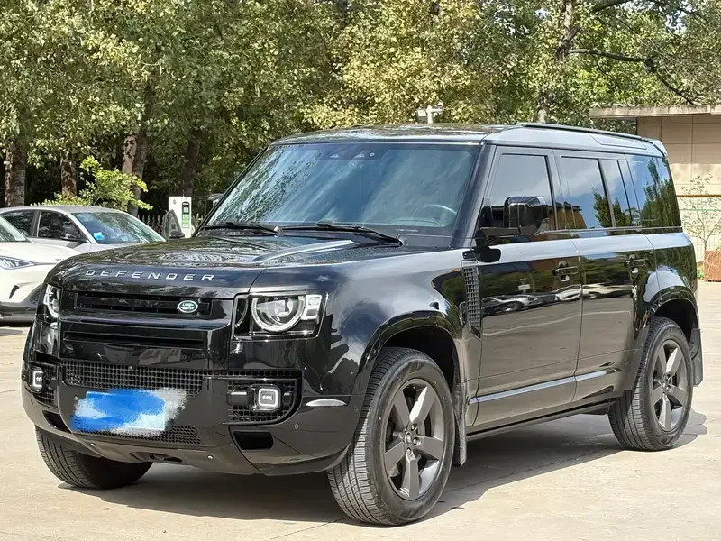 2025 Land Rover Defender с пробегом 42 000 км