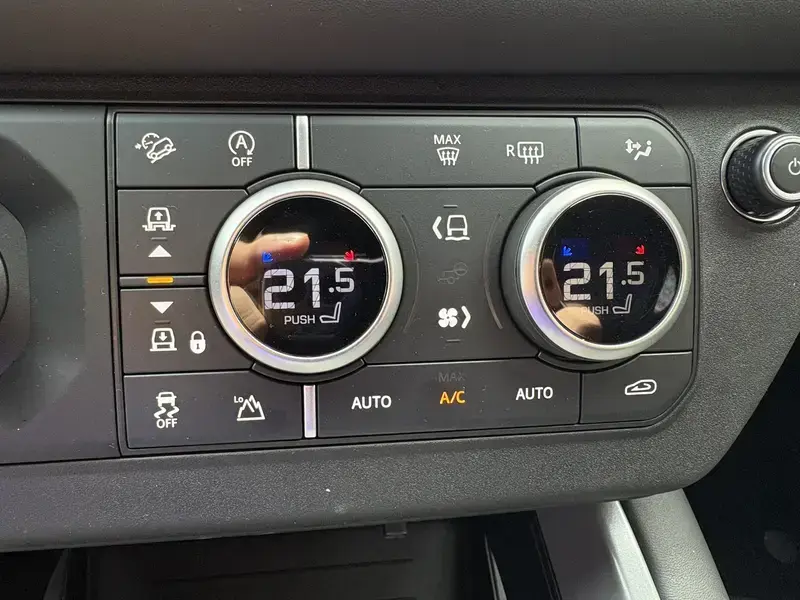 2025 Land Rover Defender с пробегом 42 000 км