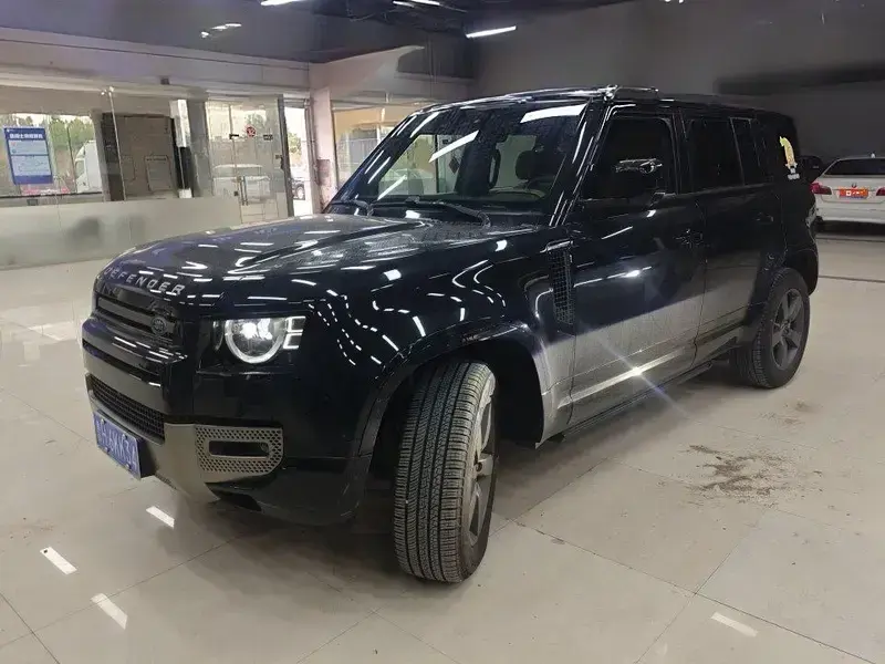 2025 Land Rover Defender с пробегом 17 000 км