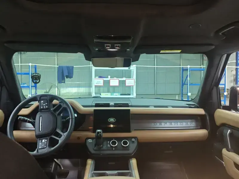 2025 Land Rover Defender с пробегом 17 000 км