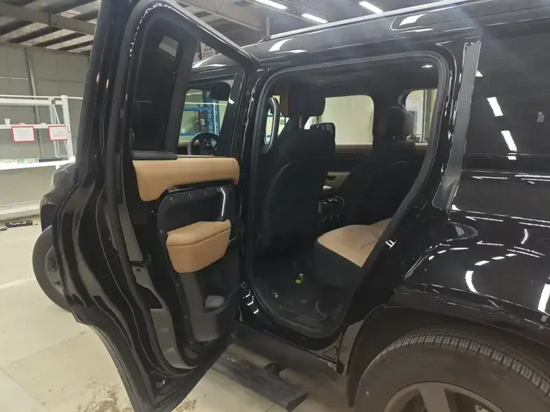 2025 Land Rover Defender с пробегом 17 000 км