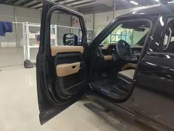 2025 Land Rover Defender с пробегом 17 000 км
