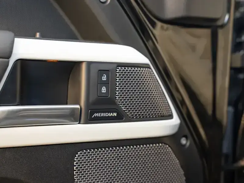 2023 Land Rover Defender с пробегом 43 000 км
