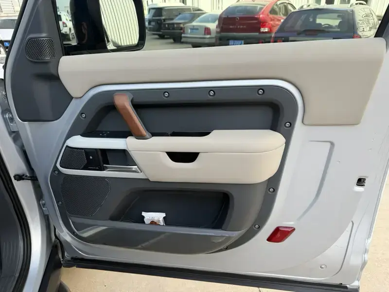 2021 Land Rover Defender с пробегом 39 000 км
