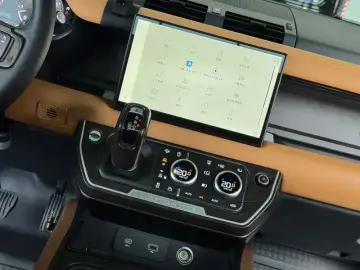 2024 Land Rover Defender с пробегом 16 000 км