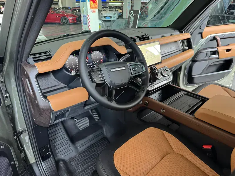 2024 Land Rover Defender с пробегом 16 000 км