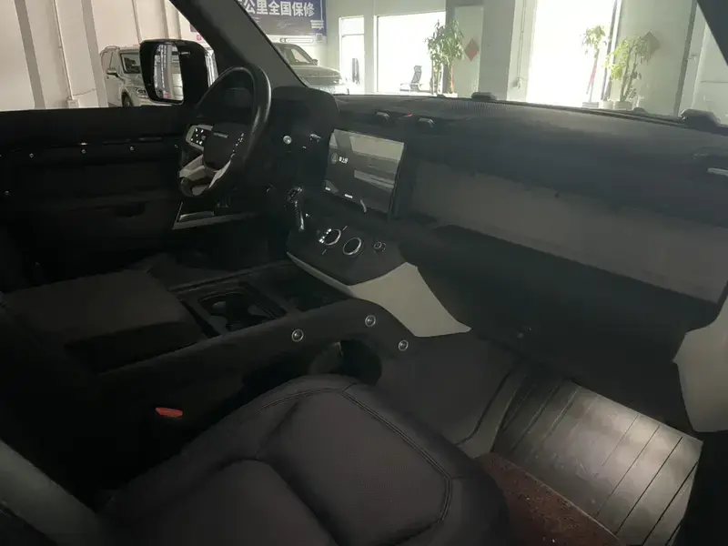 2024 Land Rover Defender с пробегом 20 000 км
