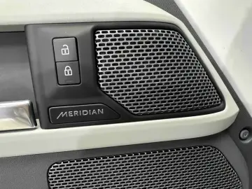 2020 Land Rover Defender с пробегом 87 000 км