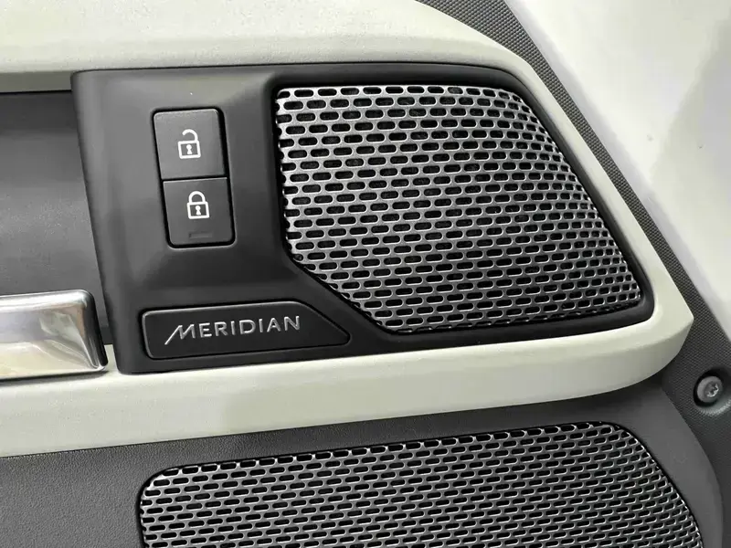 2020 Land Rover Defender с пробегом 87 000 км