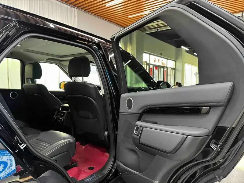 2024 Land Rover Discovery с пробегом 17 800 км