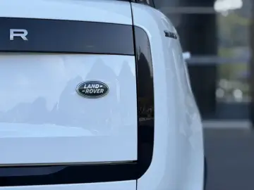 2025 Land Rover Range Rover с пробегом 17 000 км