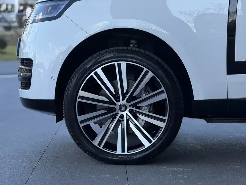 2025 Land Rover Range Rover с пробегом 17 000 км