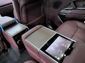 2025 Land Rover Range Rover с пробегом 9 000 км