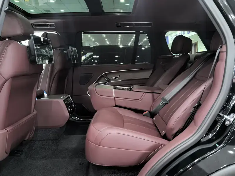 2025 Land Rover Range Rover с пробегом 9 000 км
