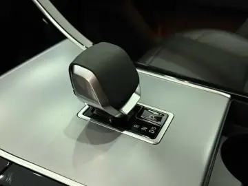 2025 Land Rover Range Rover Velar с пробегом 9 000 км