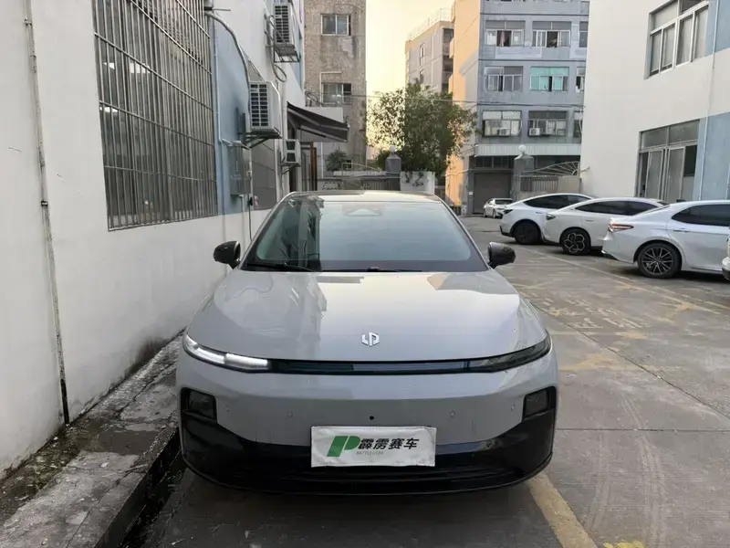 2025 Leapmotor B01 с пробегом 14 000 км