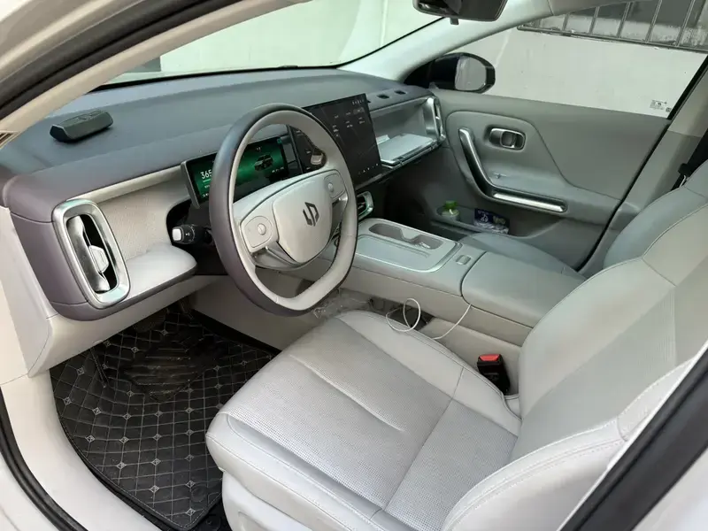 2025 Leapmotor B01 с пробегом 14 000 км