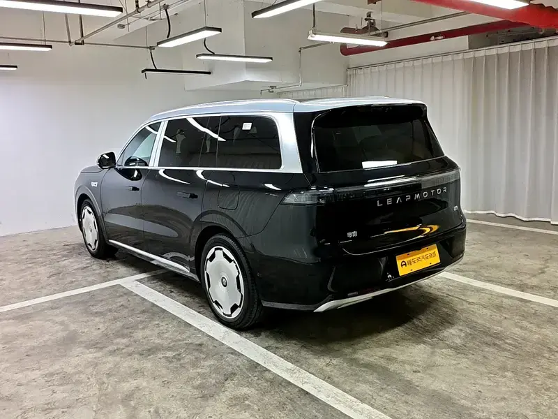 2026 Leapmotor D19 с пробегом 100 км