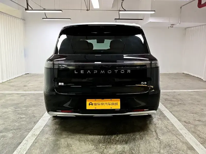 2026 Leapmotor D19 с пробегом 100 км
