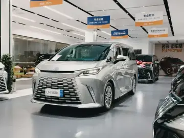Lexus LM