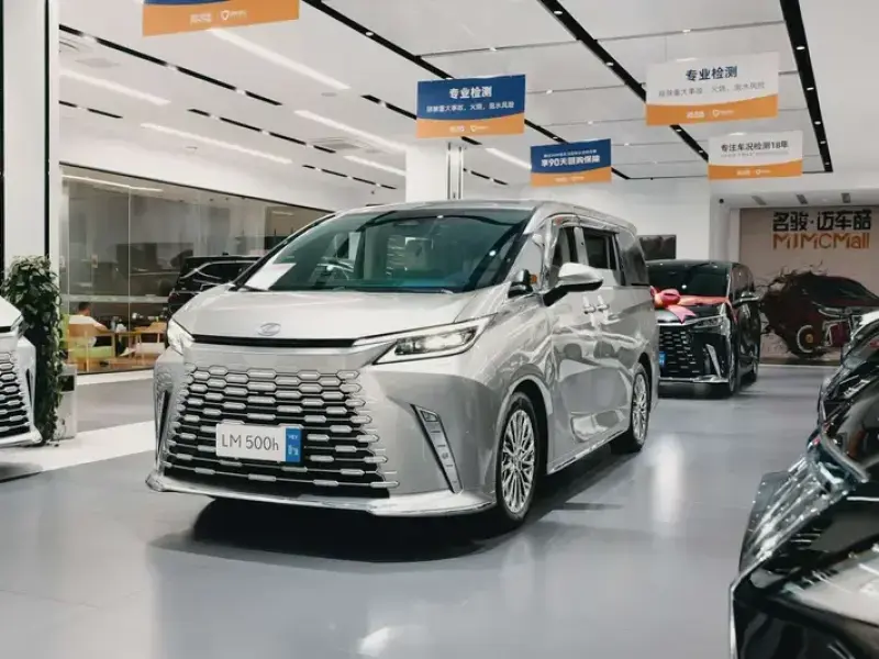 2023 Lexus LM с пробегом 16 000 км