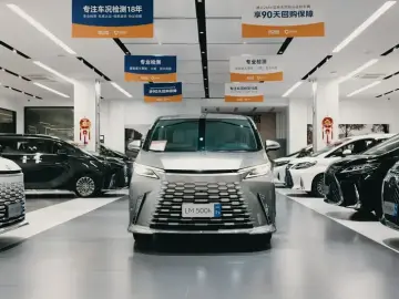 2023 Lexus LM с пробегом 16 000 км