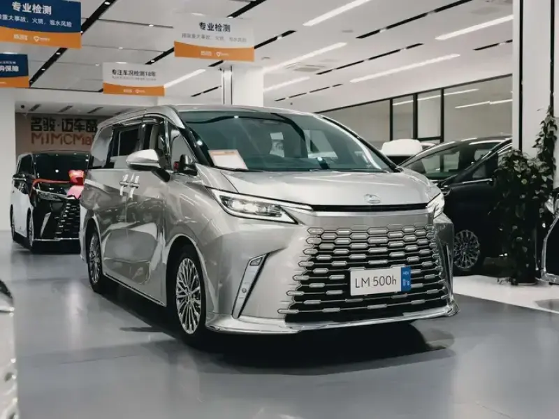 2023 Lexus LM с пробегом 16 000 км