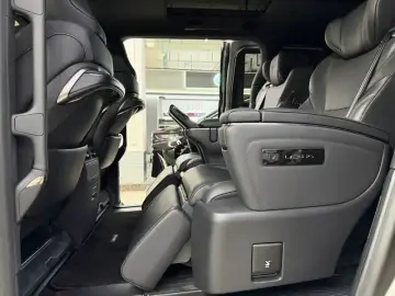2023 Lexus LM с пробегом 16 000 км