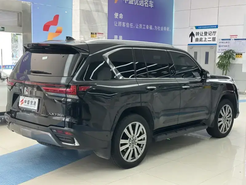 2025 Lexus LX с пробегом 53 000 км