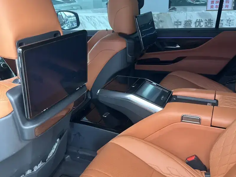 2025 Lexus LX с пробегом 53 000 км