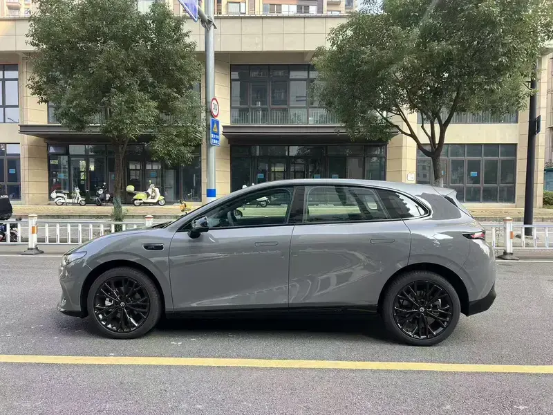 2026 Leapmotor B05 (Lafa 5) с пробегом 100 км