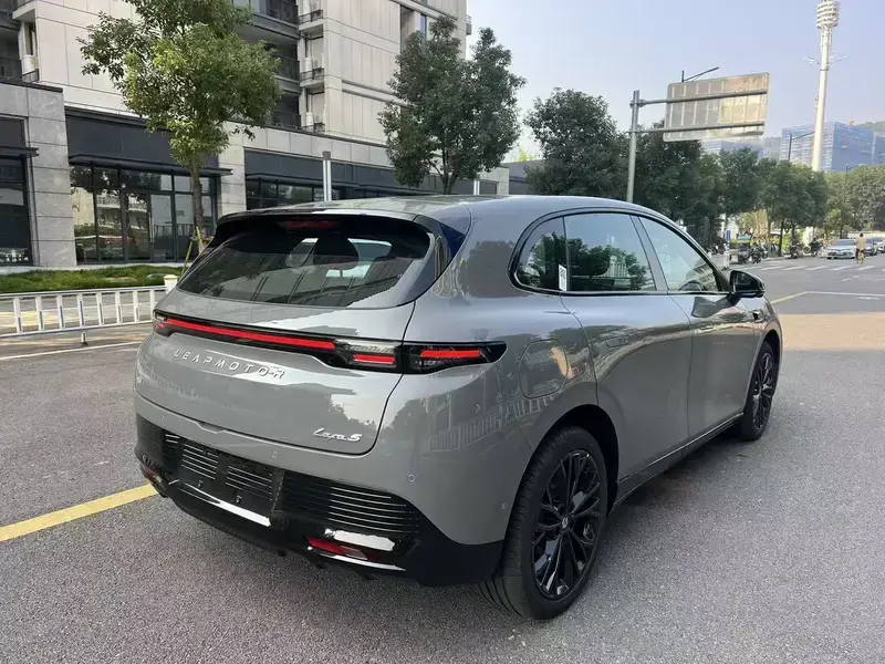 2026 Leapmotor B05 (Lafa 5) с пробегом 100 км
