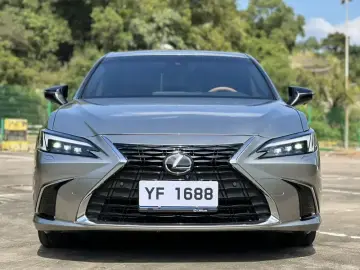2025 Lexus ES с пробегом 12 400 км