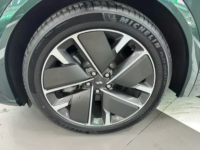 2025 Li Auto (Lixiang) L7 с пробегом 13 000 км
