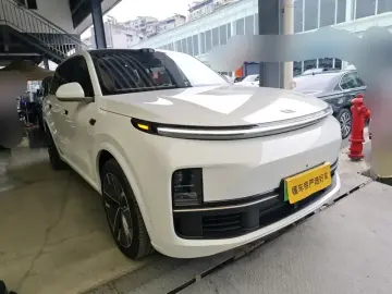 2025 Li Auto (Lixiang) L9 с пробегом 8 500 км