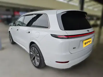 2025 Li Auto (Lixiang) L9 с пробегом 8 500 км