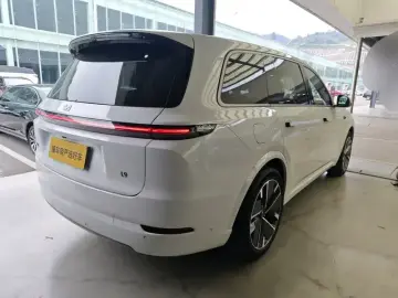 2025 Li Auto (Lixiang) L9 с пробегом 8 500 км